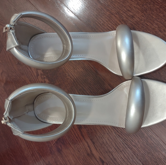 Party Sandals in Gold - Picture 7 of 8